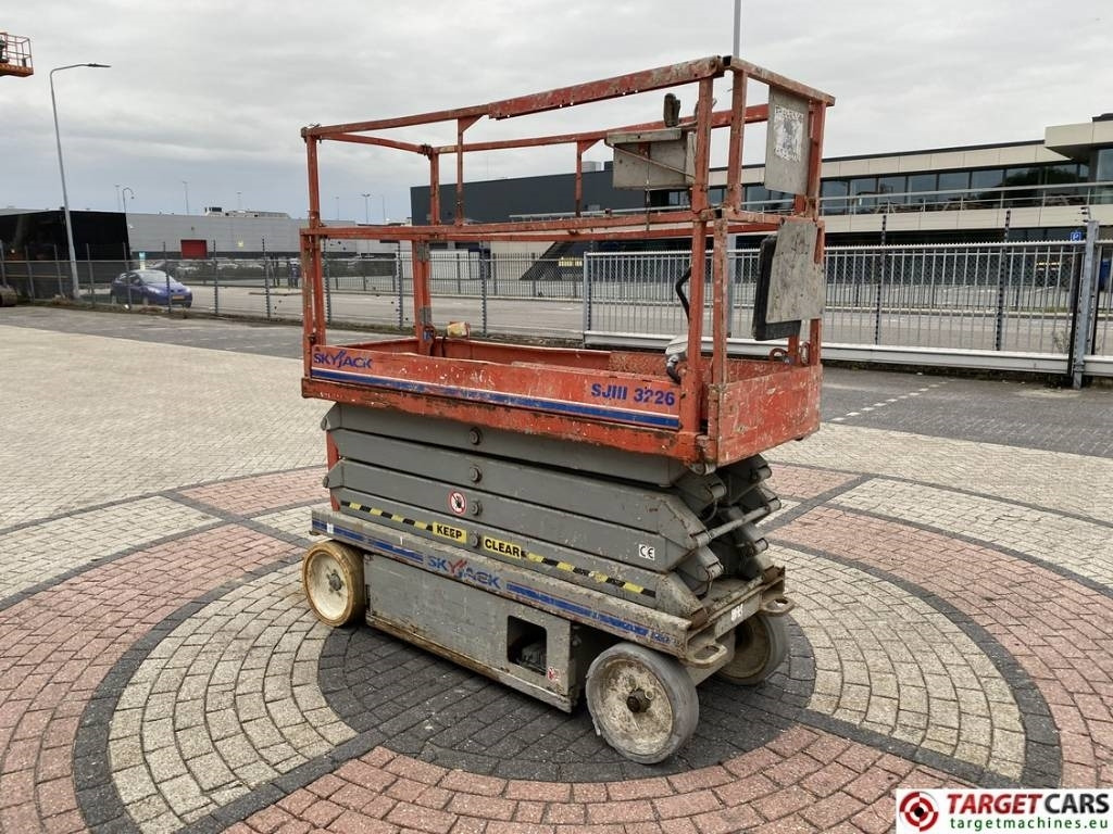 SkyJack SJIII-3226 Electric Scissor Work Lift 990cm - Plataforma de tijeras: foto 2 SkyJack SJIII-3226 Electric Scissor Work Lift 990cm - Plataforma de tijeras: foto 2