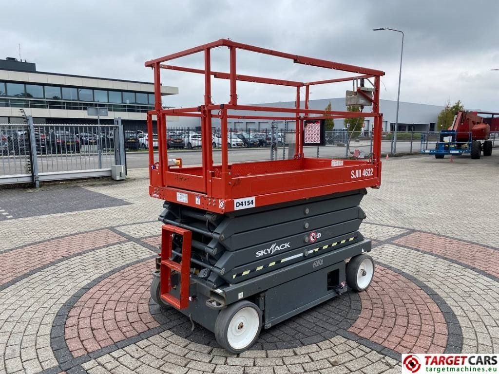SkyJack SJIII-4632 Electric 4632 Scissor Work Lift 1170cm  - Plataforma de tijeras: foto 3 SkyJack SJIII-4632 Electric 4632 Scissor Work Lift 1170cm  - Plataforma de tijeras: foto 3
