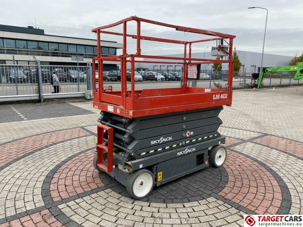 SkyJack SJIII-4632 Electric 4632 Scissor Work Lift 1170cm  - Plataforma de tijeras: foto 3 SkyJack SJIII-4632 Electric 4632 Scissor Work Lift 1170cm  - Plataforma de tijeras: foto 3