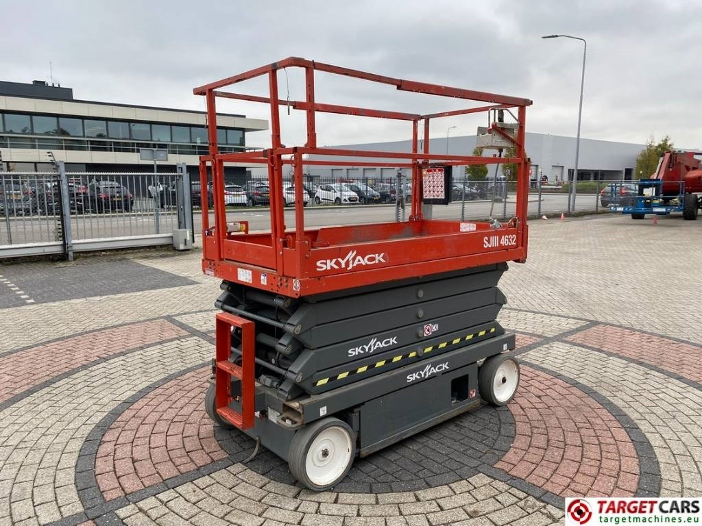 SkyJack SJIII-4632 Electric 4632 Scissor Work Lift 1170cm - Plataforma de tijeras: foto 3 SkyJack SJIII-4632 Electric 4632 Scissor Work Lift 1170cm - Plataforma de tijeras: foto 3