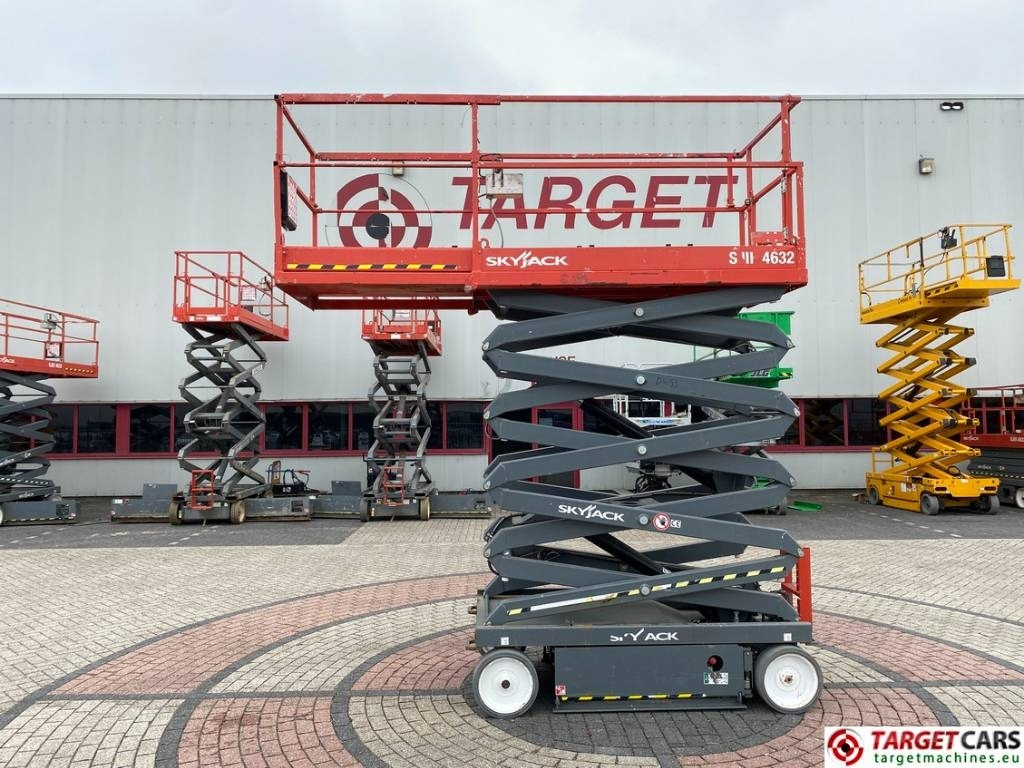 SkyJack SJIII-4632 Electric 4632 Scissor Work Lift 1170cm  - Plataforma de tijeras: foto 5 SkyJack SJIII-4632 Electric 4632 Scissor Work Lift 1170cm  - Plataforma de tijeras: foto 5