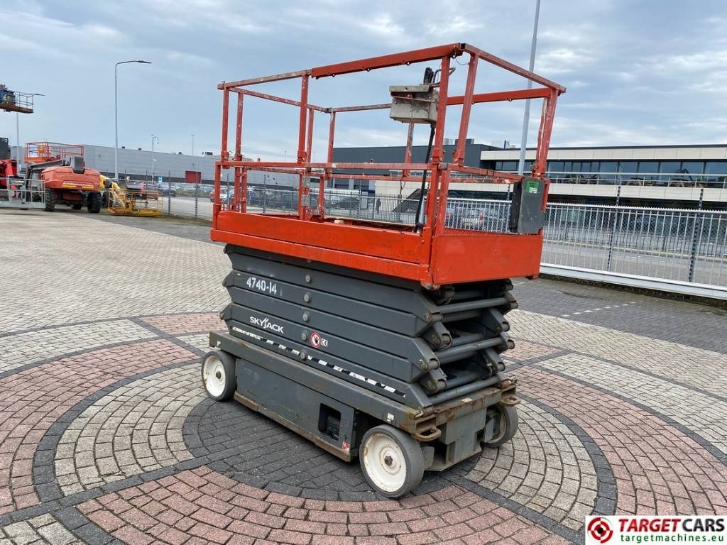 SkyJack SJIII-4740 Electric Scissor Work Lift 1380cm - Plataforma de tijeras: foto 2 SkyJack SJIII-4740 Electric Scissor Work Lift 1380cm - Plataforma de tijeras: foto 2