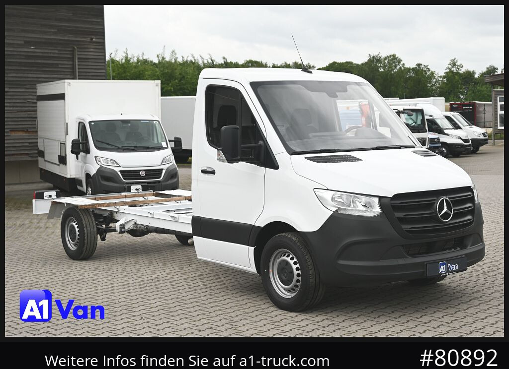 MERCEDES-BENZ Sprinter 317 CDI Fahrgestell, NEU, Klima, Tempomat, 3-Sitzer - Camión chasis: foto 1 MERCEDES-BENZ Sprinter 317 CDI Fahrgestell, NEU, Klima, Tempomat, 3-Sitzer - Camión chasis: foto 1
