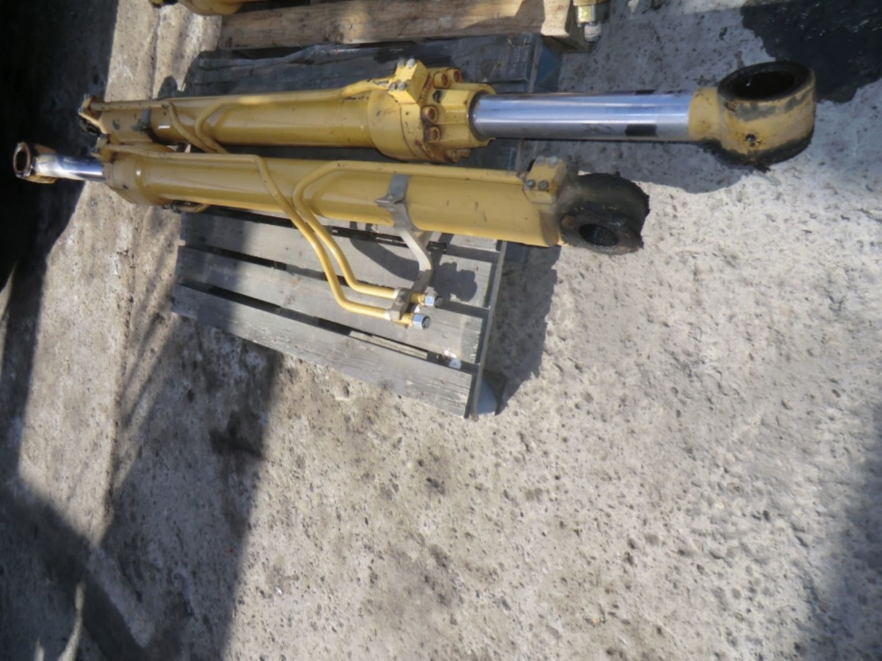Caterpillar 317B LN N. 2 cilindri di sollevamento - Cilindro hidráulico para Maquinaria de construcción: foto 1 Caterpillar 317B LN N. 2 cilindri di sollevamento - Cilindro hidráulico para Maquinaria de construcción: foto 1