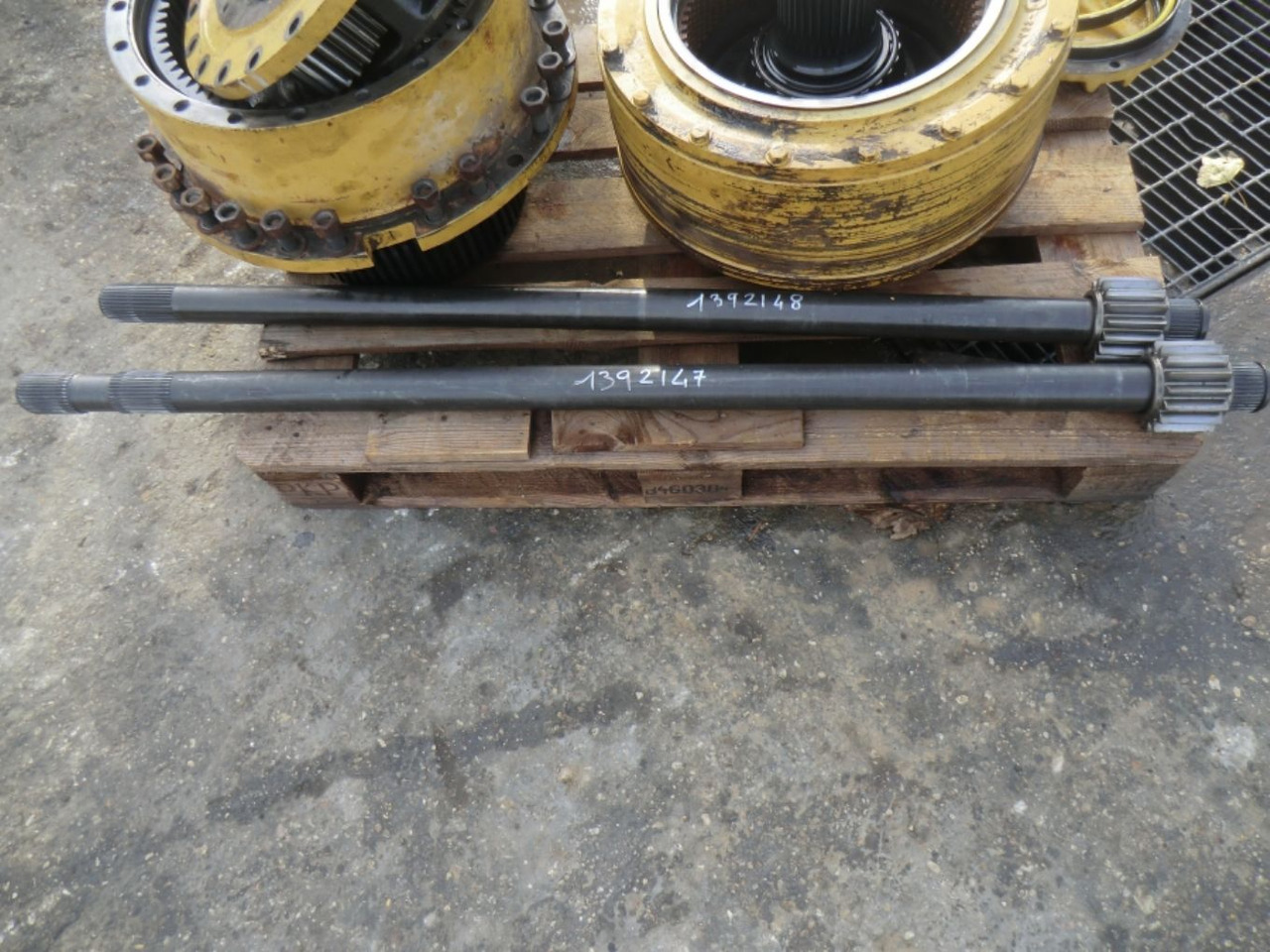 Caterpillar 735 Semiasse con una filettatura - Transmisión para Maquinaria de construcción: foto 1 Caterpillar 735 Semiasse con una filettatura - Transmisión para Maquinaria de construcción: foto 1