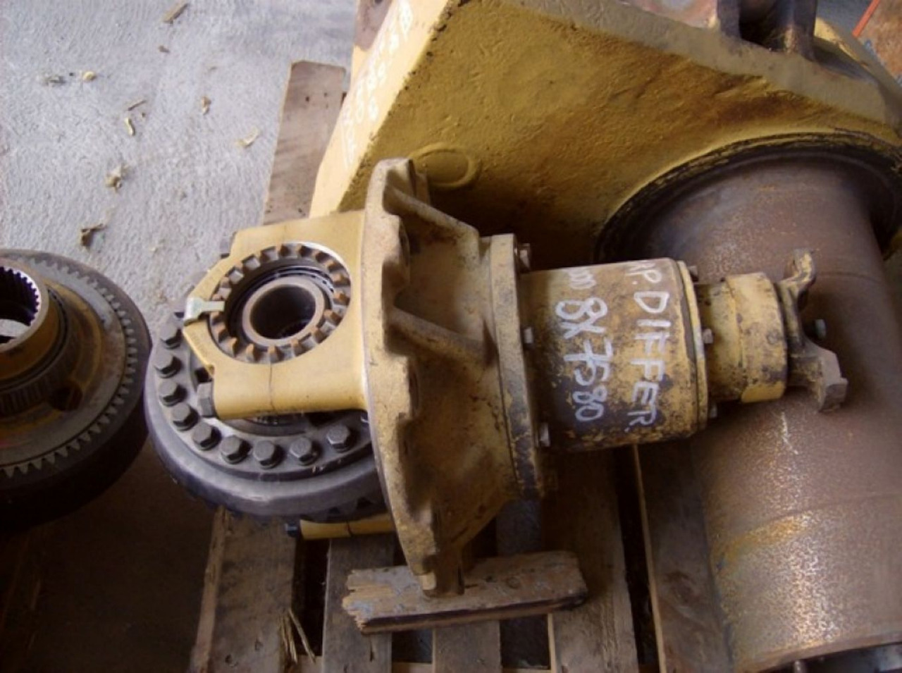 Caterpillar D300D DIFFERENZIALE CON COPPIA CONICA - Diferencial para Maquinaria de construcción: foto 1 Caterpillar D300D DIFFERENZIALE CON COPPIA CONICA - Diferencial para Maquinaria de construcción: foto 1