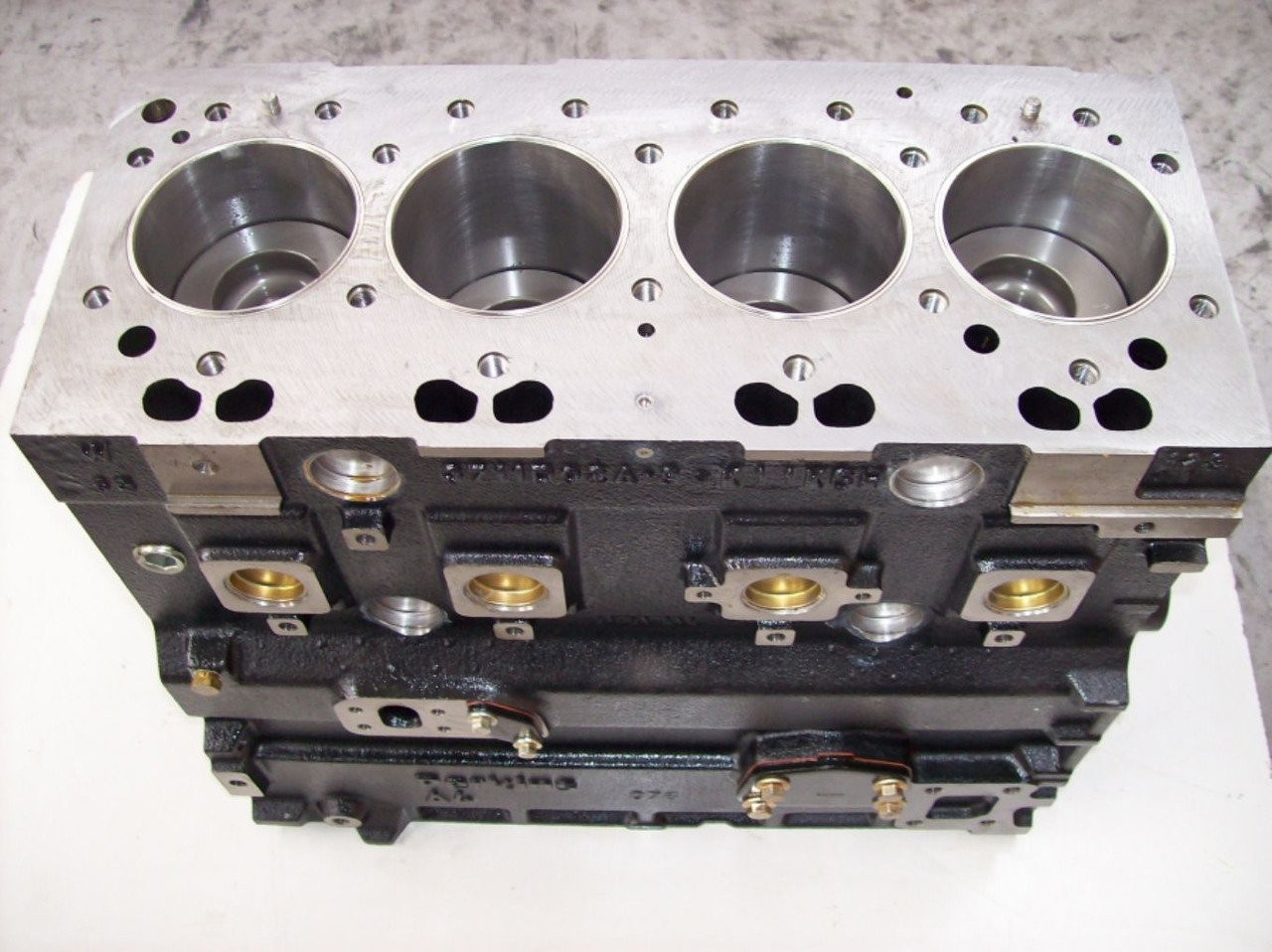 Caterpillar Short Block 3054 - Bloque de cilindros para Maquinaria de construcción: foto 2 Caterpillar Short Block 3054 - Bloque de cilindros para Maquinaria de construcción: foto 2