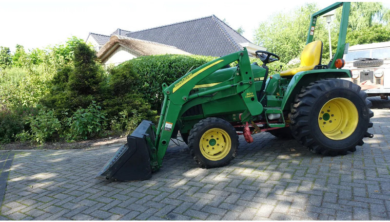 John Deere 790 4x4 SCHADE--UNFALL-- ACCIDENT - Tractor: foto 1 John Deere 790 4x4 SCHADE--UNFALL-- ACCIDENT - Tractor: foto 1