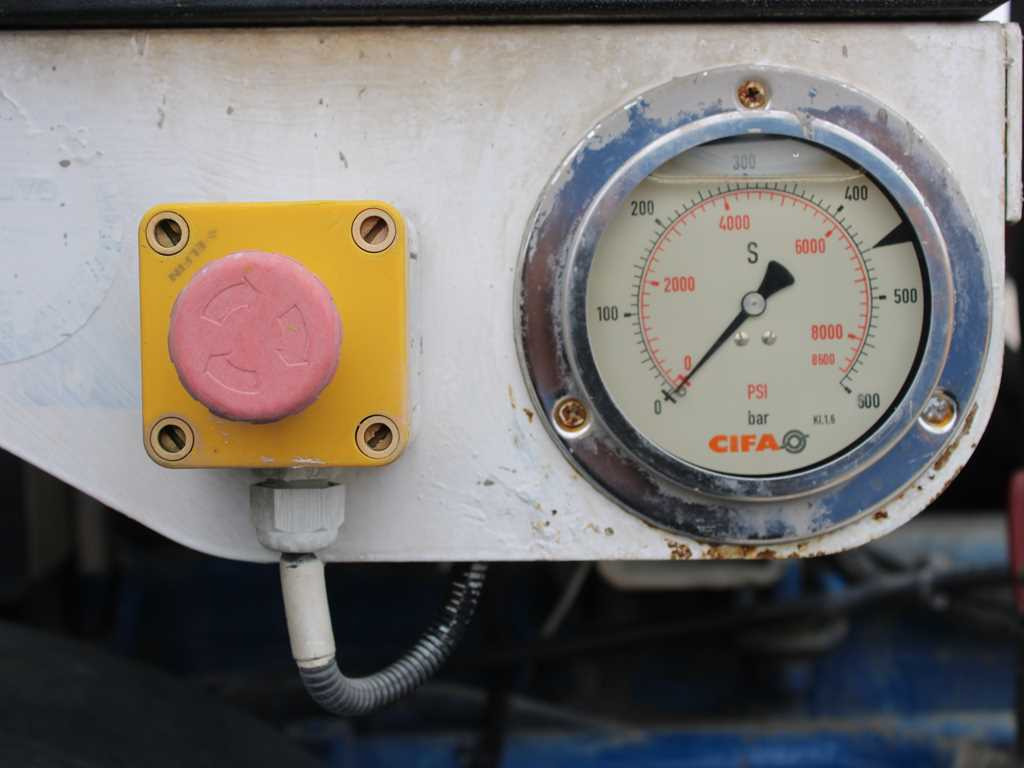 Leasing de  Renault KERAX 420, EURO 3, 7m3, 8X4, CIFA MAGNUM MK 24.4 CONCRETE PUMP Renault KERAX 420, EURO 3, 7m3, 8X4, CIFA MAGNUM MK 24.4 CONCRETE PUMP: foto 10