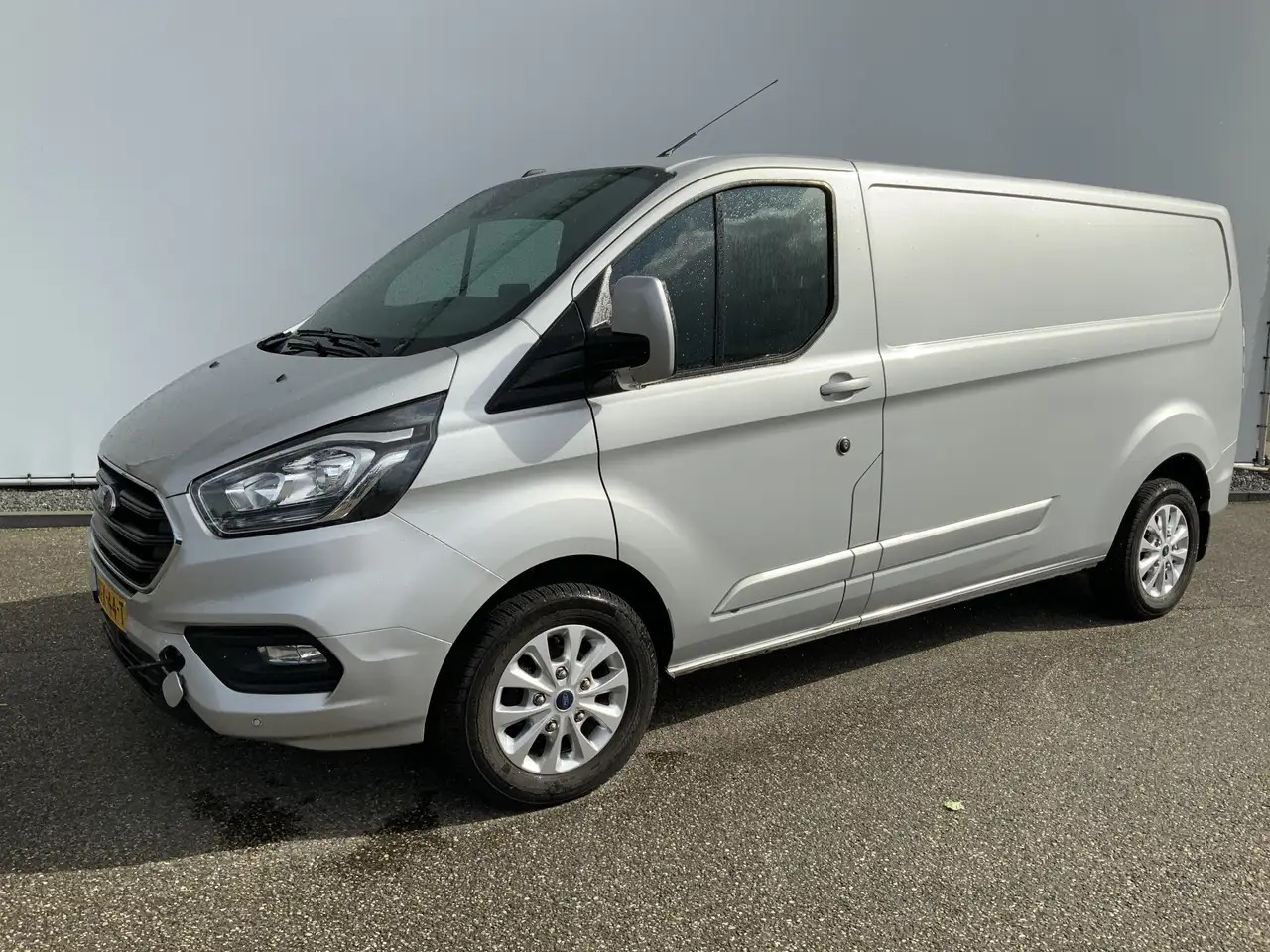 Ford Transit Custom 300 2.0 TDCI L2H2 (MOTOR DEFECT!!) Airco Navi 3 Zi - Furgón: foto 1 Ford Transit Custom 300 2.0 TDCI L2H2 (MOTOR DEFECT!!) Airco Navi 3 Zi - Furgón: foto 1