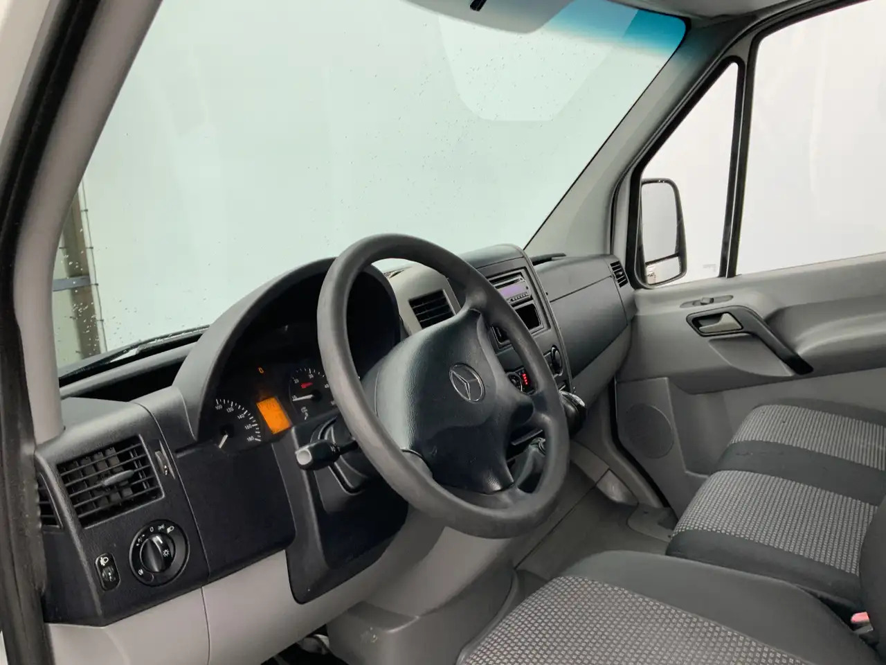 Mercedes-Benz Sprinter 209 2.2 CDI 325 L1H1 Airco Euro 4 - Furgón: foto 5 Mercedes-Benz Sprinter 209 2.2 CDI 325 L1H1 Airco Euro 4 - Furgón: foto 5