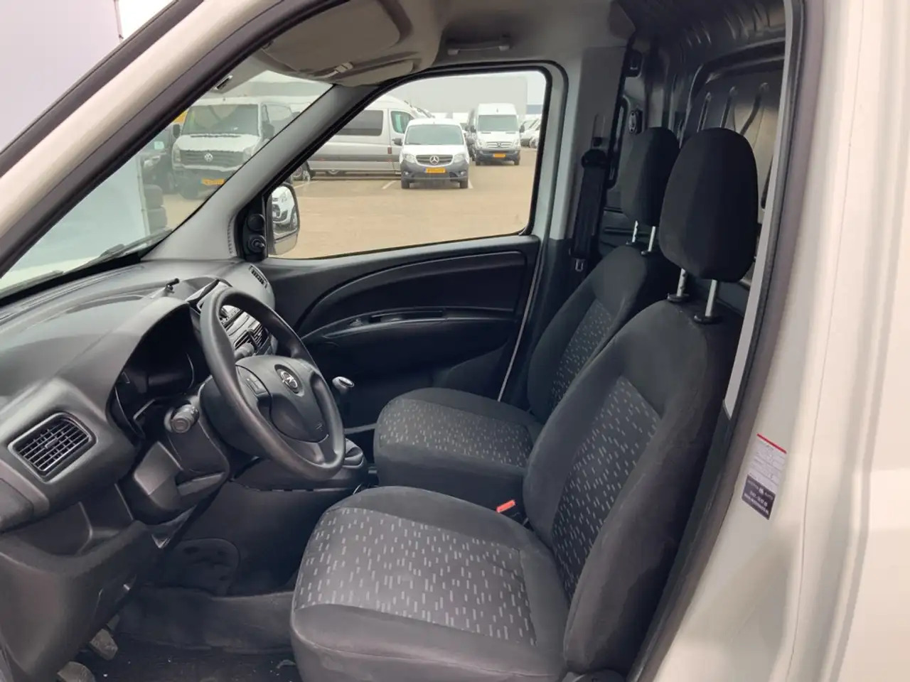 Furgoneta pequeña Opel Combo 1.3 CDTi L1H1 ecoFLEX Selection Airco Trekhaak 100: foto 6 Furgoneta pequeña Opel Combo 1.3 CDTi L1H1 ecoFLEX Selection Airco Trekhaak 100: foto 6