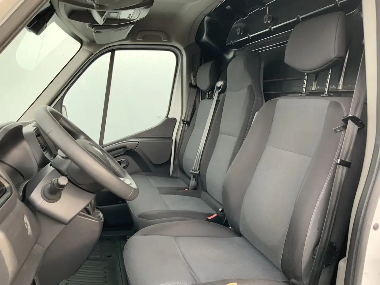 Renault Master T35 2.3 dCi 135 L2H2 Airco Cruise 3 Zits Camera Na - Furgón: foto 4 Renault Master T35 2.3 dCi 135 L2H2 Airco Cruise 3 Zits Camera Na - Furgón: foto 4