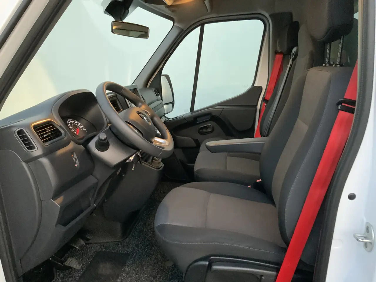 Renault Master T35 2.3 dCi 145 L3 Meubelbak&Klep Zijdeur Airco Cr - Furgoneta caja cerrada: foto 4 Renault Master T35 2.3 dCi 145 L3 Meubelbak&Klep Zijdeur Airco Cr - Furgoneta caja cerrada: foto 4