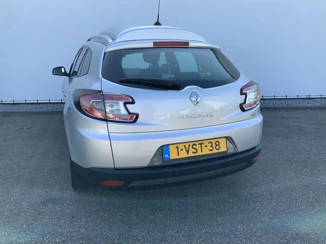 Renault Megane 1.5 dCi Expression Airco Navi Grijs Kenteken Euro - Coche: foto 2 Renault Megane 1.5 dCi Expression Airco Navi Grijs Kenteken Euro - Coche: foto 2