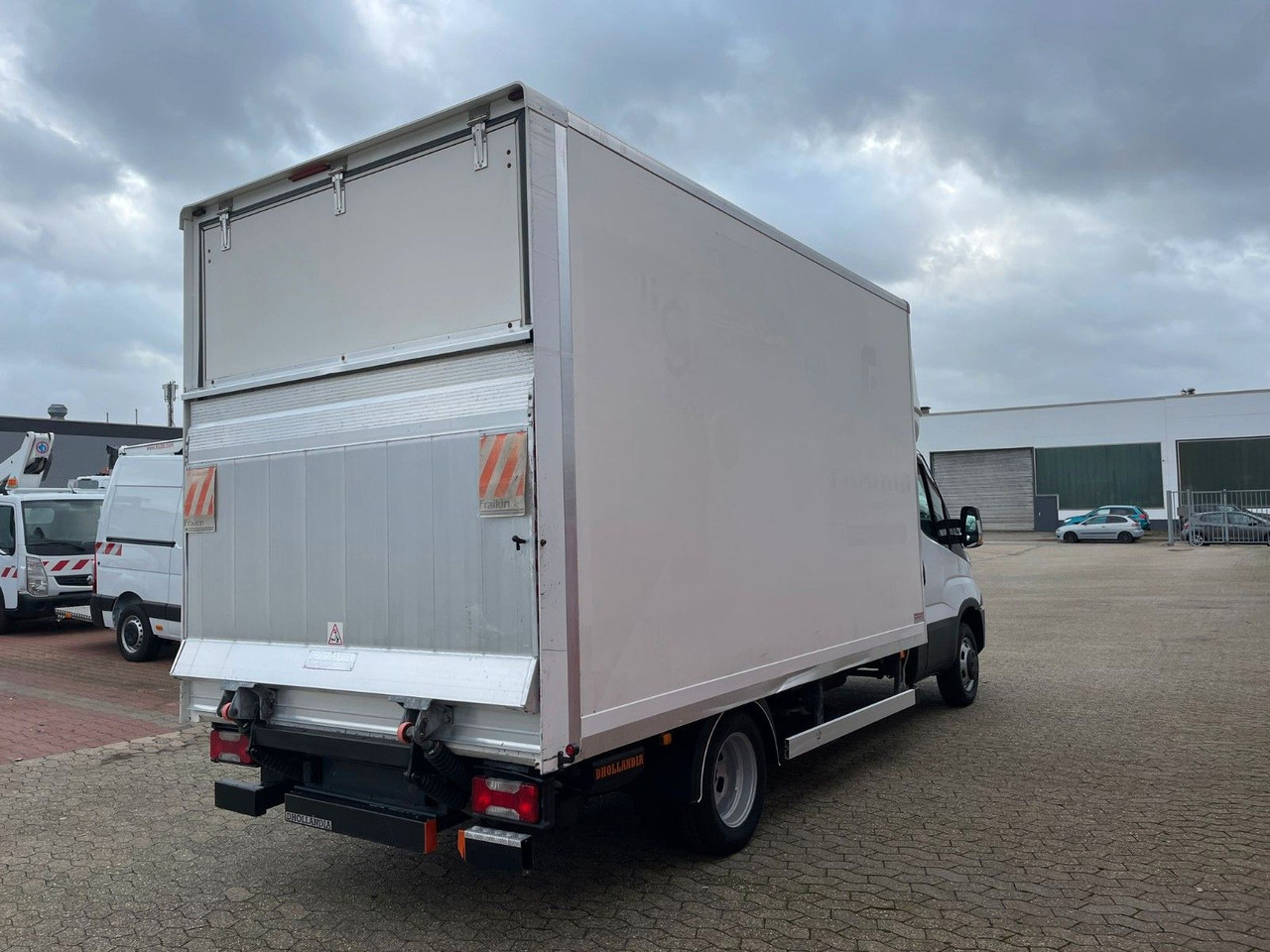 Iveco Daily Koffer 4.2m Ladebordwand Dhollandia Klima - Furgoneta caja cerrada: foto 4 Iveco Daily Koffer 4.2m Ladebordwand Dhollandia Klima - Furgoneta caja cerrada: foto 4