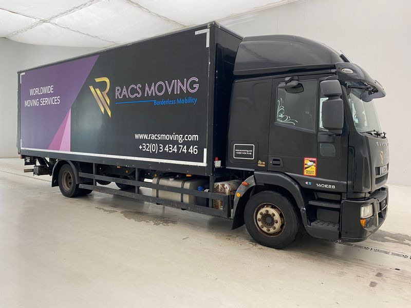 Iveco Eurocargo 140E28 - Camión caja cerrada: foto 3 Iveco Eurocargo 140E28 - Camión caja cerrada: foto 3