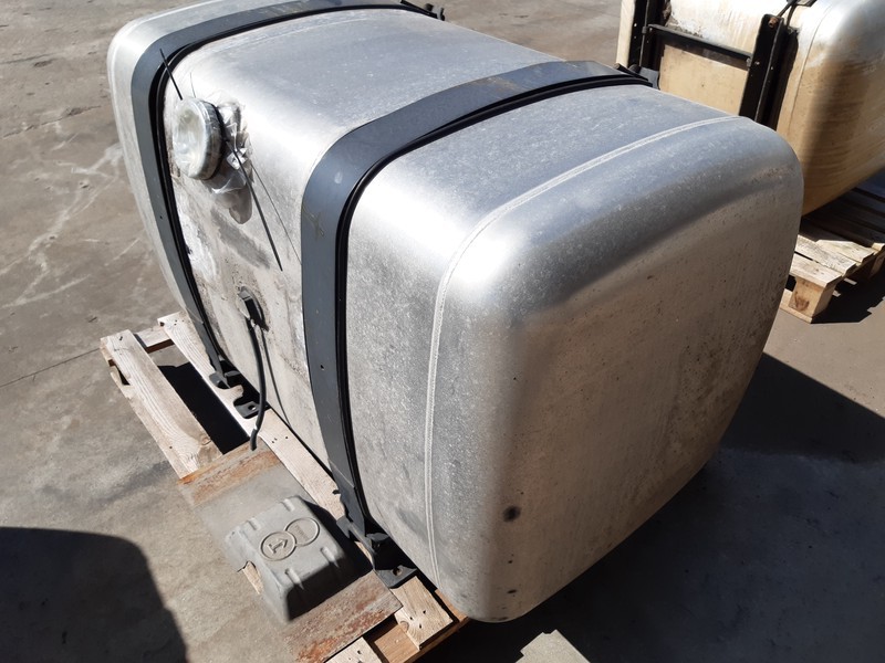 Mercedes-Benz A9604704503 540 li - Depósito de combustible: foto 3 Mercedes-Benz A9604704503 540 li - Depósito de combustible: foto 3