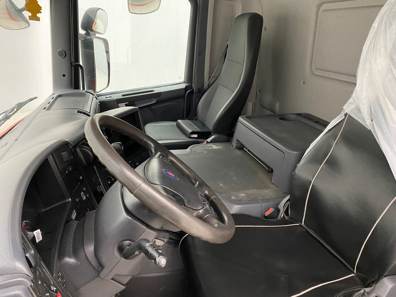 Camión caja cerrada Scania P280: foto 9