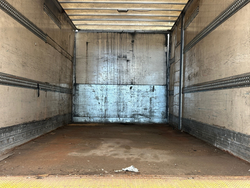 Camión caja cerrada Volvo FL 240: foto 15