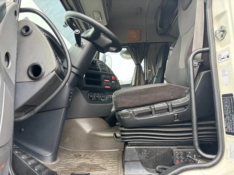 DAF XF 460 6X2 Spacecab Euro 6 - Cabeza tractora: foto 5 DAF XF 460 6X2 Spacecab Euro 6 - Cabeza tractora: foto 5