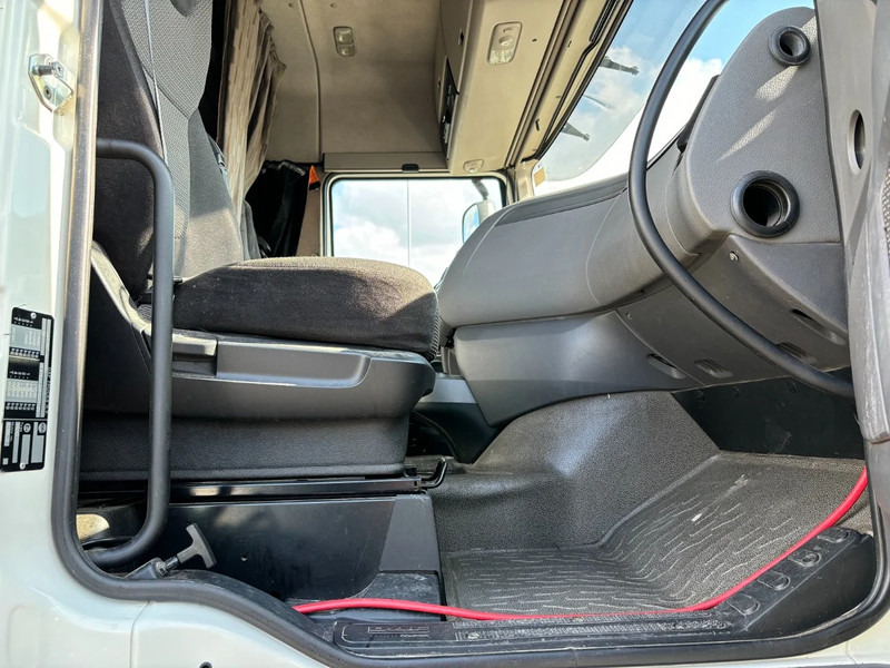 Cabeza tractora DAF XF 460 Spacecab Euro 6: foto 6