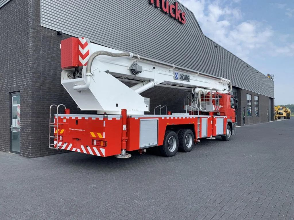 Mercedes-Benz Actros 3332 6X4 XCMG DG53C FIRE FIGTHING PLATFOR - Camión con plataforma elevadora: foto 5 Mercedes-Benz Actros 3332 6X4 XCMG DG53C FIRE FIGTHING PLATFOR - Camión con plataforma elevadora: foto 5