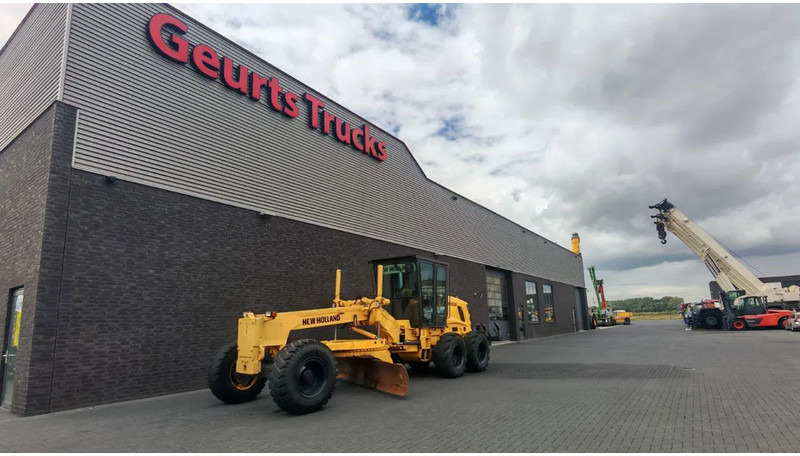 New Holland RG 200 B MOTORGRADER + RIPPER FROM 2012 HOURS 4237 - Grader: foto 2 New Holland RG 200 B MOTORGRADER + RIPPER FROM 2012 HOURS 4237 - Grader: foto 2