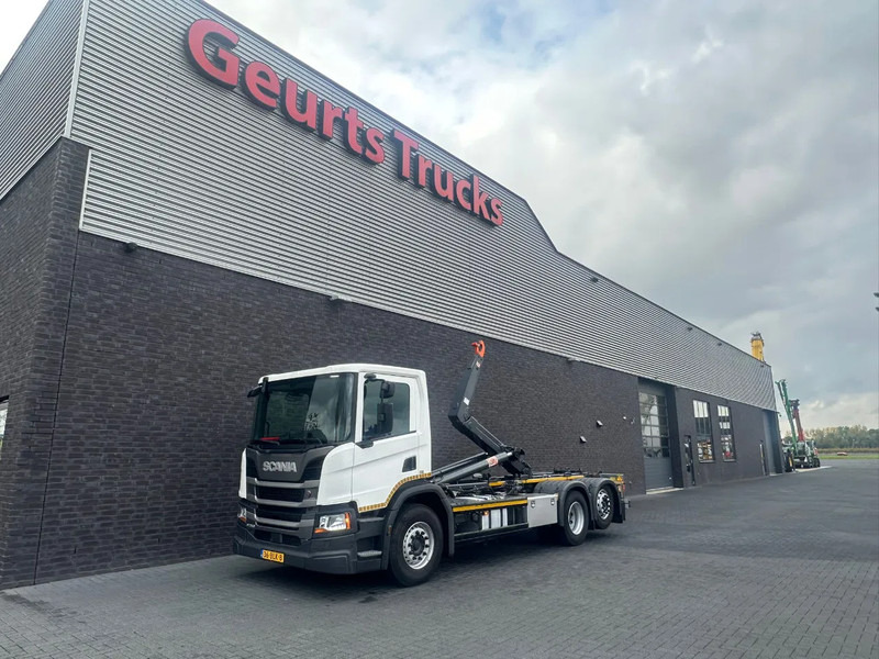 Scania P280 6X2 + AJK/1924 HLF20-6430 HAAKARMSYSTEEM / ABROLLKIPPER / HOOKLIFT - Camión multibasculante: foto 2 Scania P280 6X2 + AJK/1924 HLF20-6430 HAAKARMSYSTEEM / ABROLLKIPPER / HOOKLIFT - Camión multibasculante: foto 2