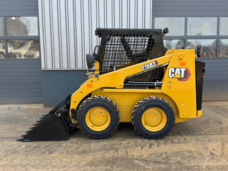 Caterpillar 216B3 - Cargadora: foto 1 Caterpillar 216B3 - Cargadora: foto 1