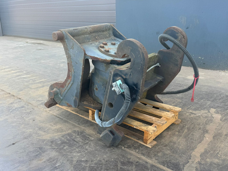 Tilting Quick Coupler CW30 - Cabrestante: foto 1 Tilting Quick Coupler CW30 - Cabrestante: foto 1