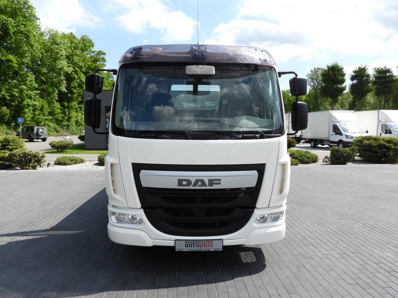 DAF LF 180 THREE-WAY TIPPER CRUISE CONTROL LED LIGHTS AUTOMATIC TRANSMISSION TWIN WHEELS AIR CONDITIONING 180HP - Camión volquete: foto 5 DAF LF 180 THREE-WAY TIPPER CRUISE CONTROL LED LIGHTS AUTOMATIC TRANSMISSION TWIN WHEELS AIR CONDITIONING 180HP - Camión volquete: foto 5