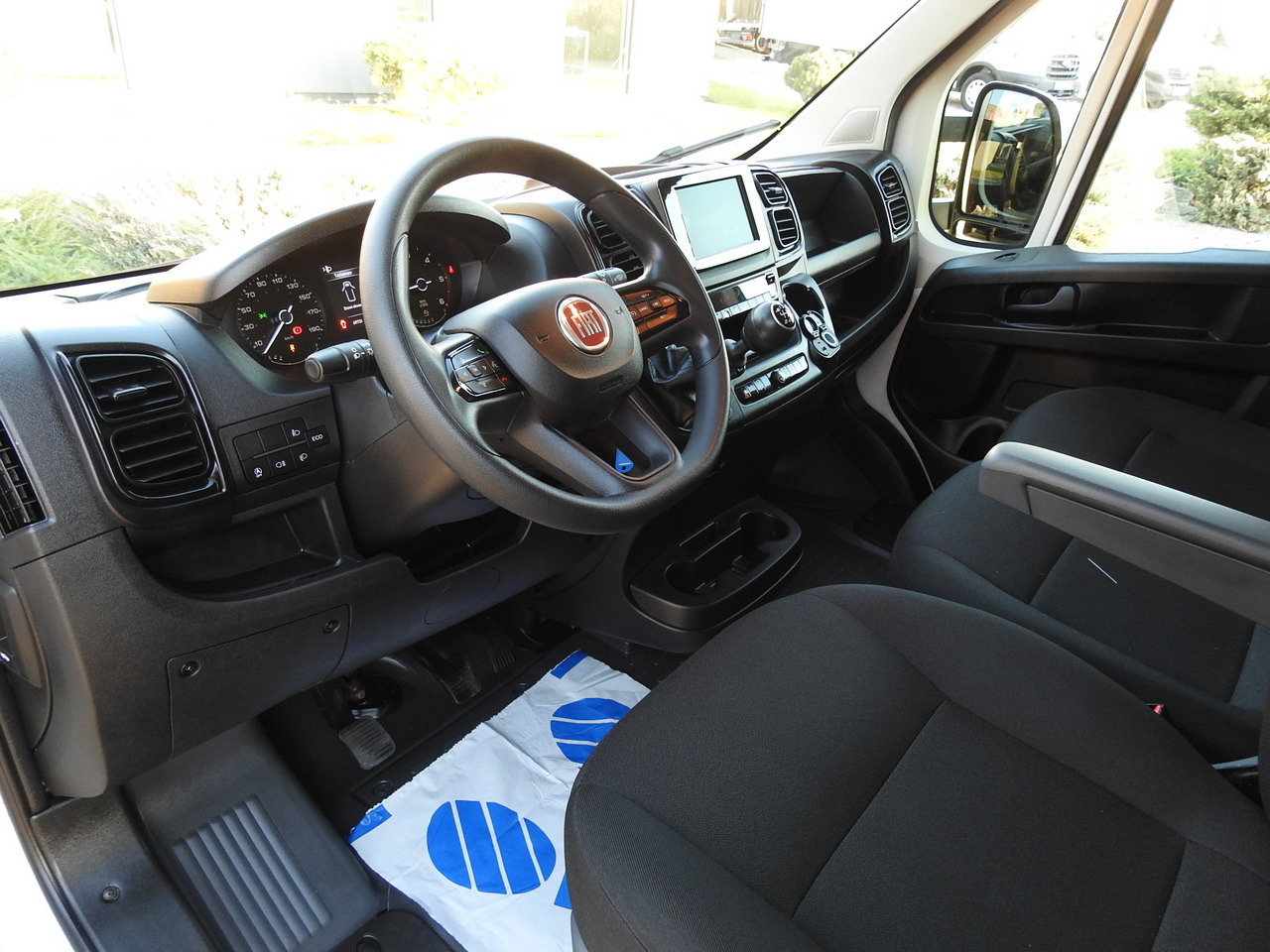 FIAT DUCATO BOX LIFT 8 PALLETS CRUISE CONTROL AIR CONDITIONING 180HP - Furgoneta caja cerrada: foto 2 FIAT DUCATO BOX LIFT 8 PALLETS CRUISE CONTROL AIR CONDITIONING 180HP - Furgoneta caja cerrada: foto 2