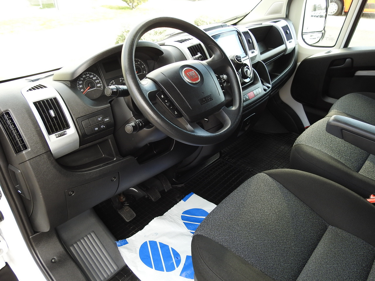 FIAT DUCATO BOX LIFT 8 PALLETS CRUISE CONTROL NAVIGATION LED LIGHTS AIR CONDITIONING 130HP - Furgoneta frigorifica: foto 2 FIAT DUCATO BOX LIFT 8 PALLETS CRUISE CONTROL NAVIGATION LED LIGHTS AIR CONDITIONING 130HP - Furgoneta frigorifica: foto 2