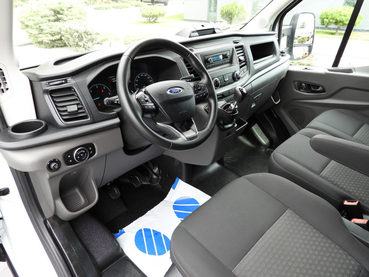 FORD TRANSIT BOX 8 PALLETS CRUISE CONTROL AIR CONDITIONING 130HP - Furgoneta caja cerrada: foto 2 FORD TRANSIT BOX 8 PALLETS CRUISE CONTROL AIR CONDITIONING 130HP - Furgoneta caja cerrada: foto 2