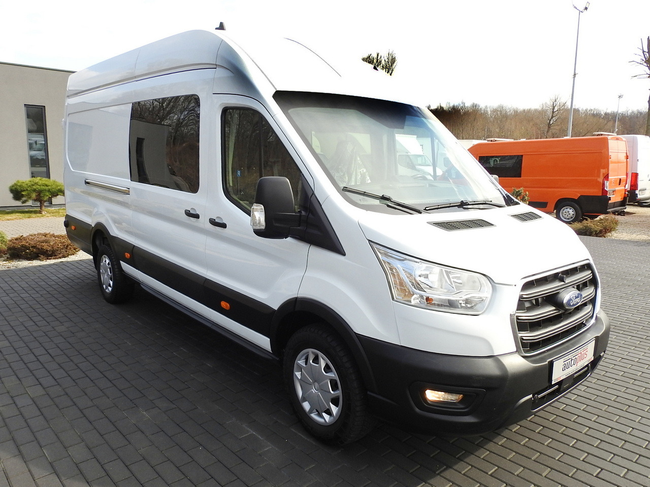FORD TRANSIT BOX DELIVERY VAN 6 SEATS CRUISE CONTROL LED LIGHTS AIR CONDITIONING 180HP - Furgón: foto 4 FORD TRANSIT BOX DELIVERY VAN 6 SEATS CRUISE CONTROL LED LIGHTS AIR CONDITIONING 180HP - Furgón: foto 4