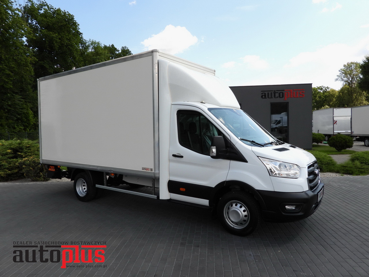 FORD TRANSIT BOX LIFT 8 PALLETS CRUISE CONTROL LED LIGHTS TWIN WHEELS AIR CONDITIONING 130HP - Furgoneta caja cerrada: foto 1 FORD TRANSIT BOX LIFT 8 PALLETS CRUISE CONTROL LED LIGHTS TWIN WHEELS AIR CONDITIONING 130HP - Furgoneta caja cerrada: foto 1