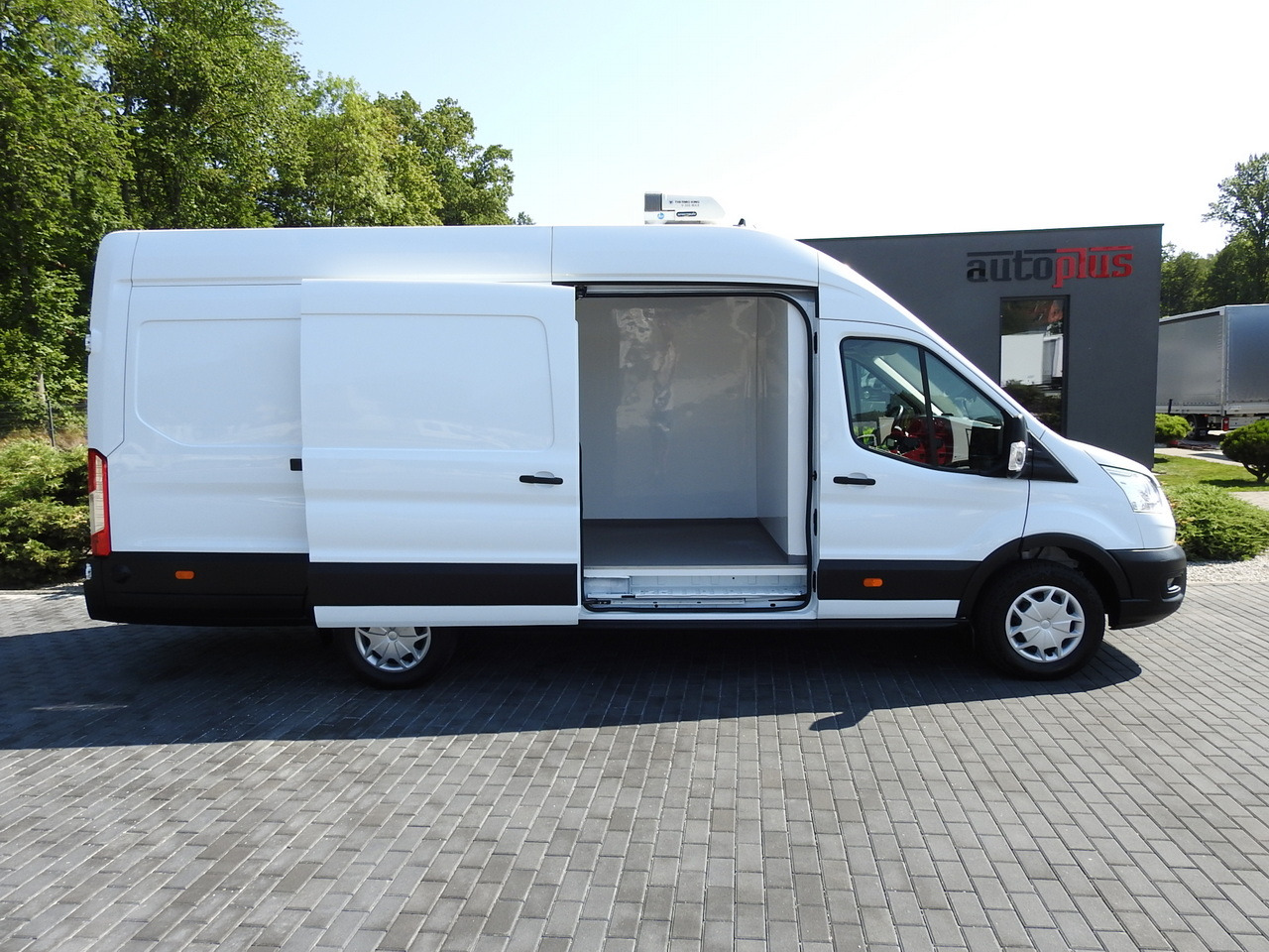 Furgoneta frigorifica FORD TRANSIT REFRIGERATOR VAN  0*C HEATING FUNCTION CRUISE CONTROL AIR CONDITIONING LED LIGHTS  130HP: foto 8