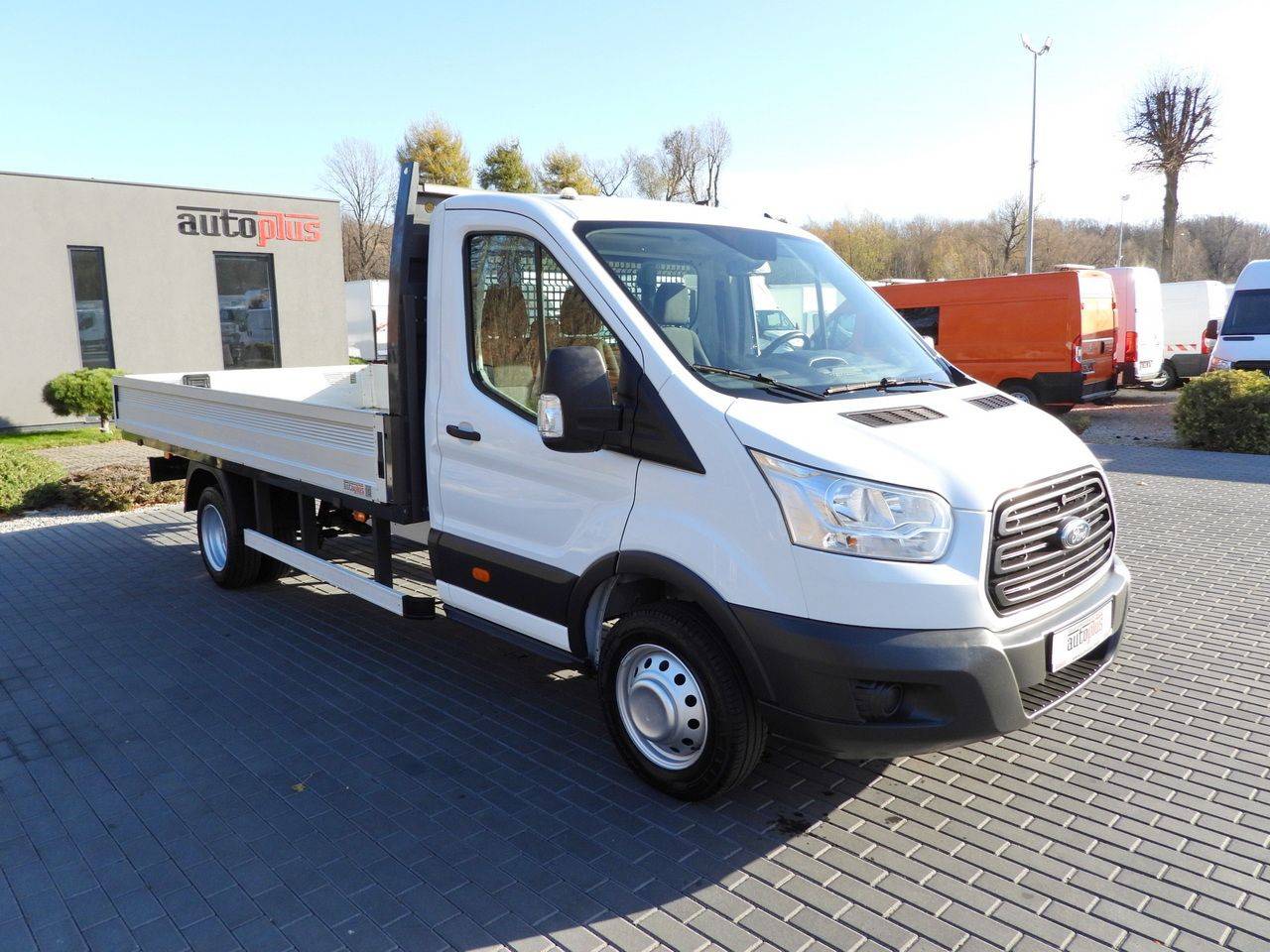 FORD TRANSIT STAKE BODY 8 PALLETS TWIN WHEELS AIR CONDITIONING 155HP - Furgoneta caja abierta: foto 4 FORD TRANSIT STAKE BODY 8 PALLETS TWIN WHEELS AIR CONDITIONING 155HP - Furgoneta caja abierta: foto 4