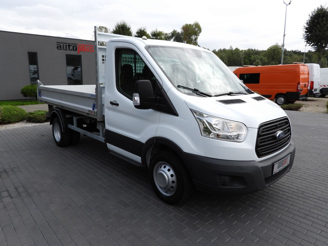 FORD TRANSIT TIPPER TWIN WHEELS 155HP - Furgoneta basculante: foto 4 FORD TRANSIT TIPPER TWIN WHEELS 155HP - Furgoneta basculante: foto 4