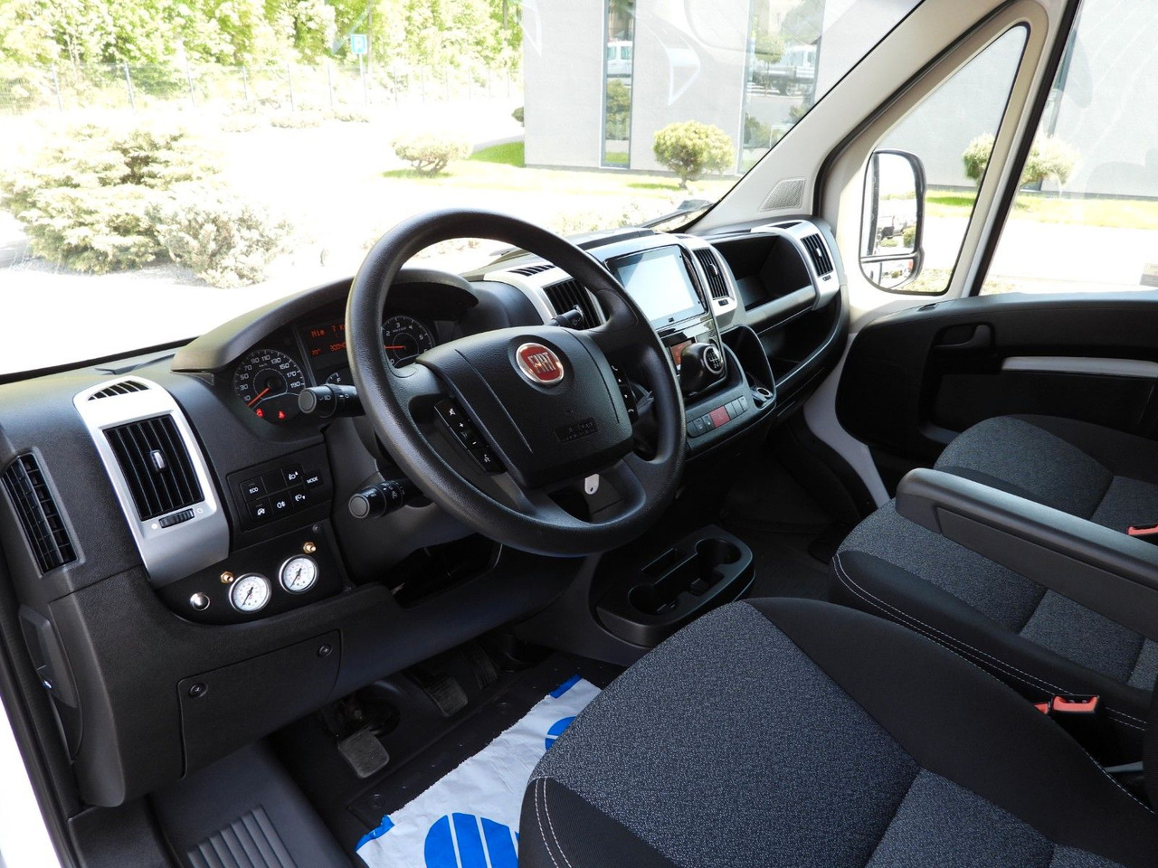 Fiat DUCATO PRITSCHE PLANE 10 PALETTEN WEBASTO A/C Fiat DUCATO PRITSCHE PLANE 10 PALETTEN WEBASTO A/C - Furgoneta con lona: foto 2 Fiat DUCATO PRITSCHE PLANE 10 PALETTEN WEBASTO A/C Fiat DUCATO PRITSCHE PLANE 10 PALETTEN WEBASTO A/C - Furgoneta con lona: foto 2