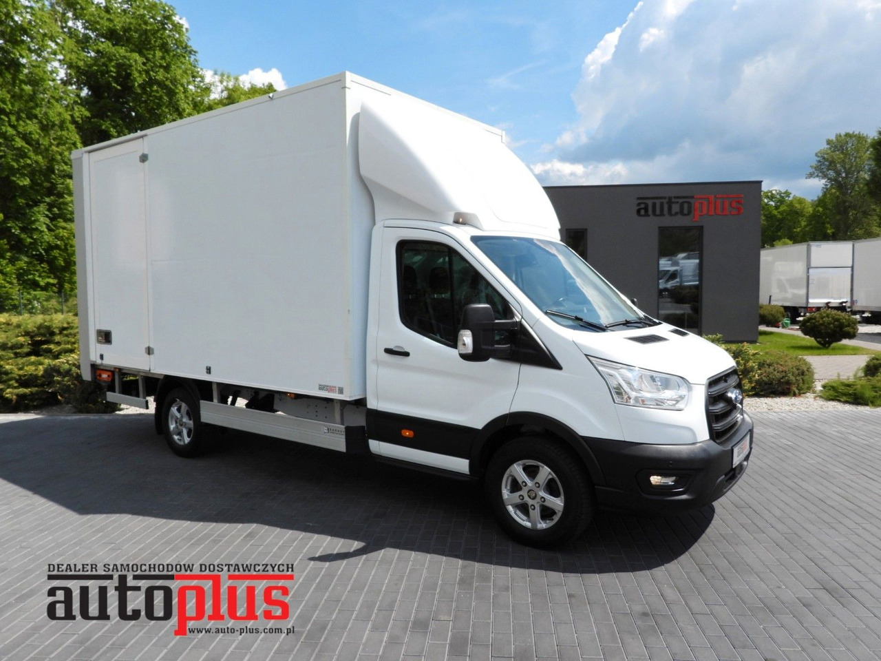 Ford TRANSIT KOFFER AUFZUG 8 PALETTEN TEMPOMAT - Furgoneta caja cerrada: foto 1 Ford TRANSIT KOFFER AUFZUG 8 PALETTEN TEMPOMAT - Furgoneta caja cerrada: foto 1