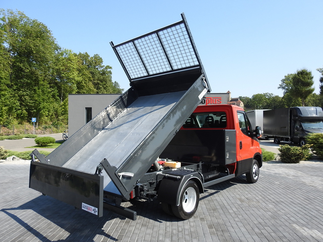 IVECO DAILY 35C13 TIPPER CRUISE CONTROL AIR CONDITIONING TWIN WHEELS 130HP - Furgoneta basculante: foto 3 IVECO DAILY 35C13 TIPPER CRUISE CONTROL AIR CONDITIONING TWIN WHEELS 130HP - Furgoneta basculante: foto 3