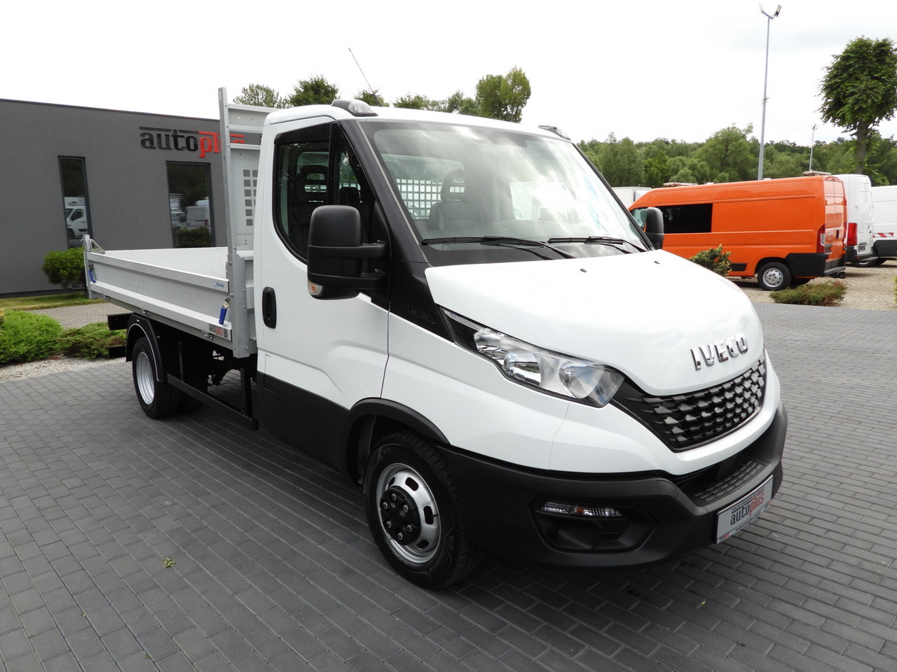 IVECO DAILY 35C14 CRUISE CONTROL TWIN WHEELS AIR CONDITIONING  140HP - Furgoneta basculante: foto 4 IVECO DAILY 35C14 CRUISE CONTROL TWIN WHEELS AIR CONDITIONING  140HP - Furgoneta basculante: foto 4