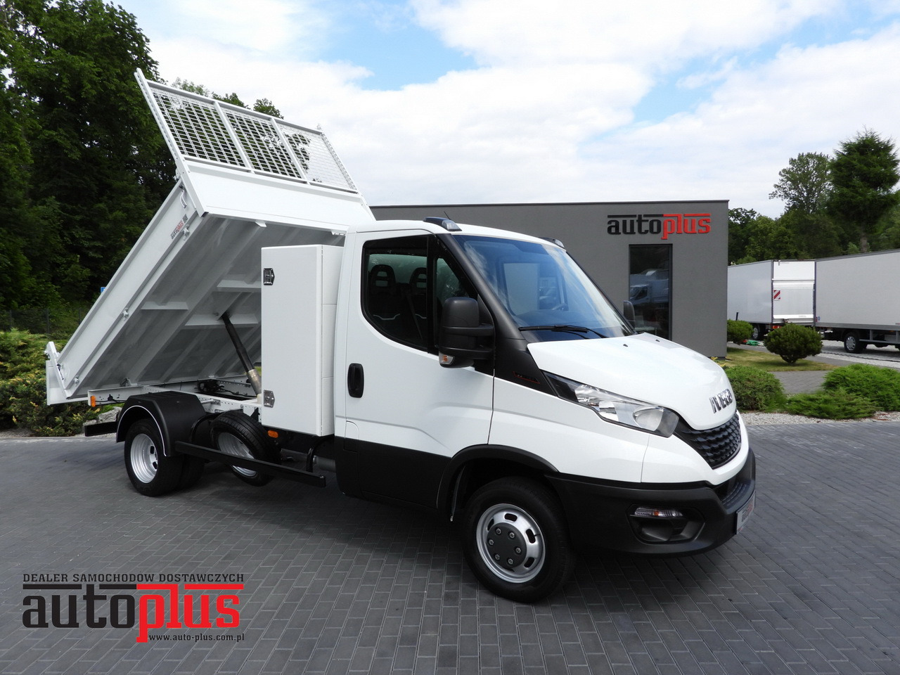 IVECO DAILY 35C16 TIPPER CRUISE CONTROL TWIN WHEELS AIR CONDITIONING 160HP - Furgoneta basculante: foto 1 IVECO DAILY 35C16 TIPPER CRUISE CONTROL TWIN WHEELS AIR CONDITIONING 160HP - Furgoneta basculante: foto 1