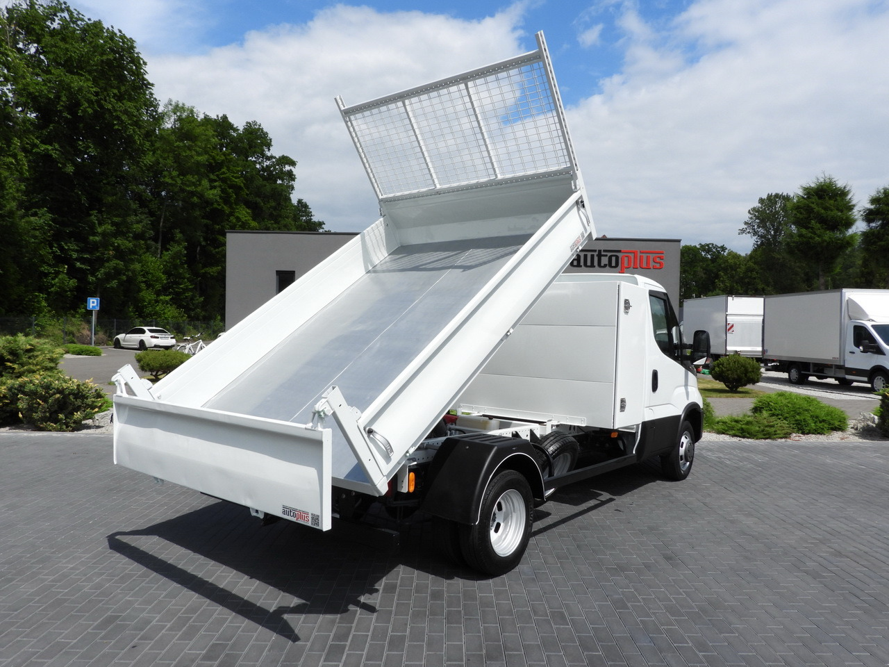 IVECO DAILY 35C16 TIPPER CRUISE CONTROL TWIN WHEELS AIR CONDITIONING 160HP - Furgoneta basculante: foto 3 IVECO DAILY 35C16 TIPPER CRUISE CONTROL TWIN WHEELS AIR CONDITIONING 160HP - Furgoneta basculante: foto 3
