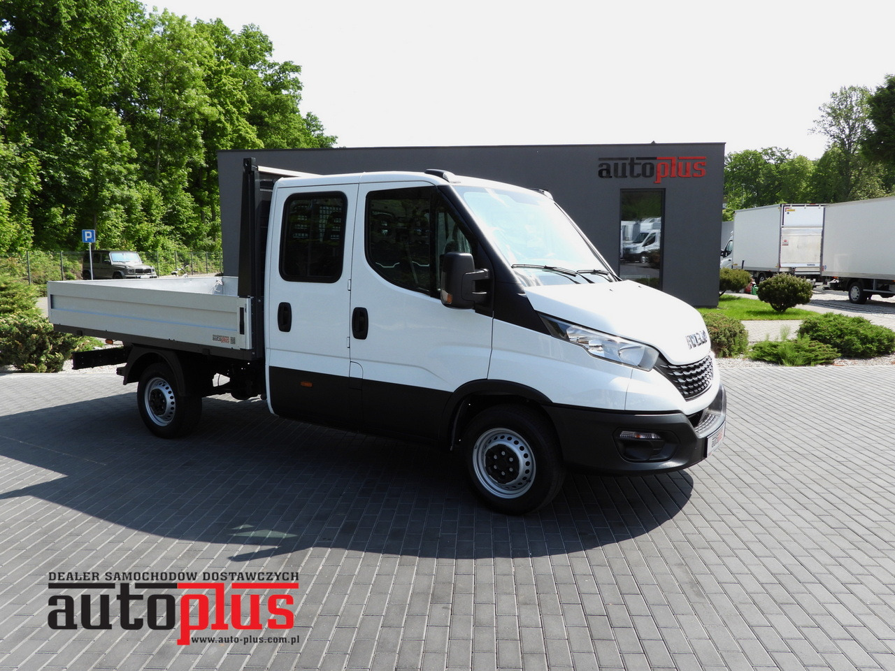 IVECO DAILY 35S12 STAKE BODY DOUBLE CABIN DOKA 7 SEATS AIR CONDITIONING 120HP - Furgoneta combi: foto 1 IVECO DAILY 35S12 STAKE BODY DOUBLE CABIN DOKA 7 SEATS AIR CONDITIONING 120HP - Furgoneta combi: foto 1