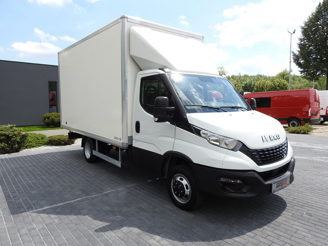IVECO DAILY 35S14 8 PALLETS CRUISE CONTROL TWIN WHEELS AIR CONDITIONING 140HP - Furgoneta frigorifica: foto 4 IVECO DAILY 35S14 8 PALLETS CRUISE CONTROL TWIN WHEELS AIR CONDITIONING 140HP - Furgoneta frigorifica: foto 4