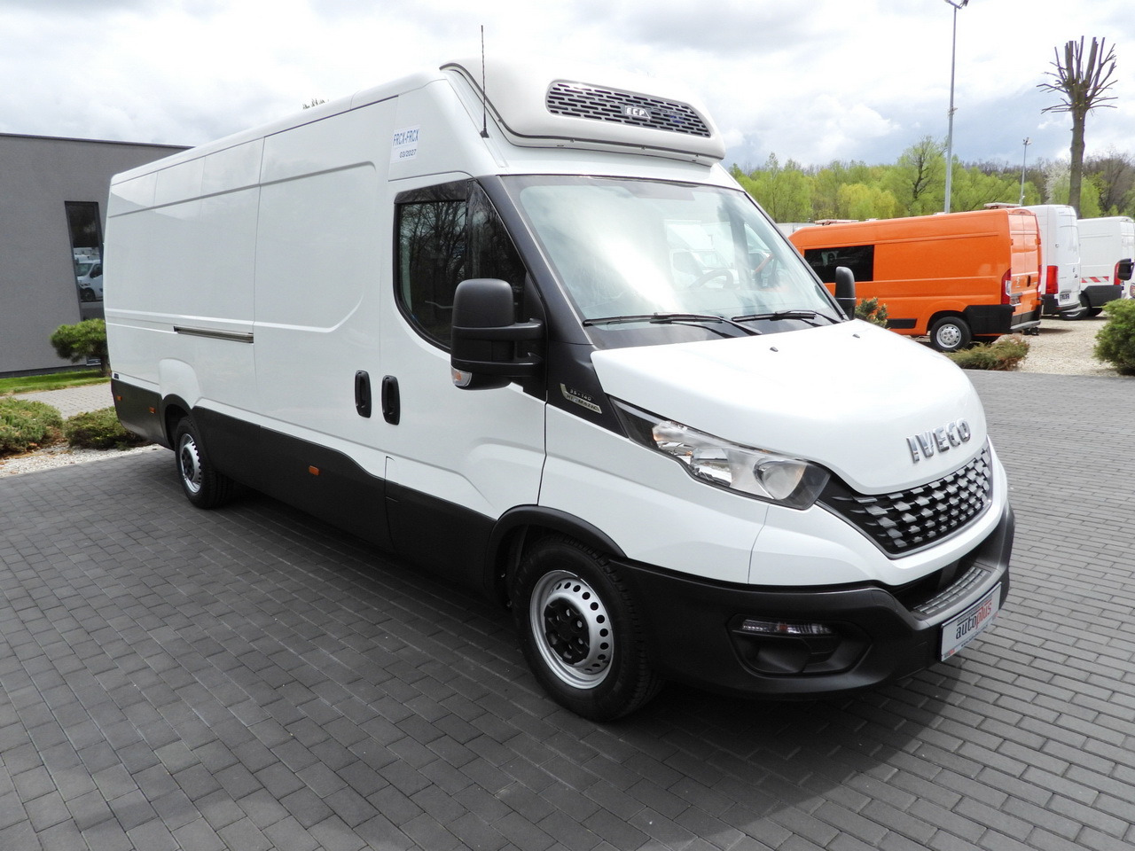 IVECO DAILY 35S14 REFRIGERATOR VAN 0*C POWER SUPPLY 230V CRUISE CONTROL AUTOMATIC TRANSMISSION HI-MATIC AIR CONDITIONING 140HP - Furgoneta frigorifica: foto 4 IVECO DAILY 35S14 REFRIGERATOR VAN 0*C POWER SUPPLY 230V CRUISE CONTROL AUTOMATIC TRANSMISSION HI-MATIC AIR CONDITIONING 140HP - Furgoneta frigorifica: foto 4