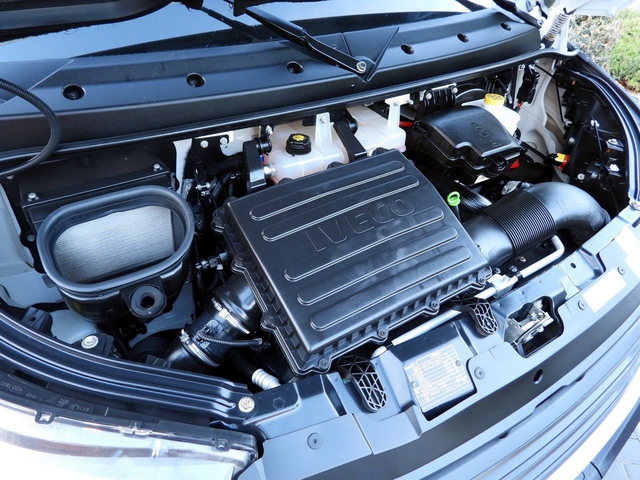 Furgoneta frigorifica IVECO DAILY 35S14 REFRIGERATOR VAN 0*C POWER SUPPLY 230V NAVIGATION AUTOMATIC TRANSMISSION  AIR CONDITIONING  140HP: foto 35